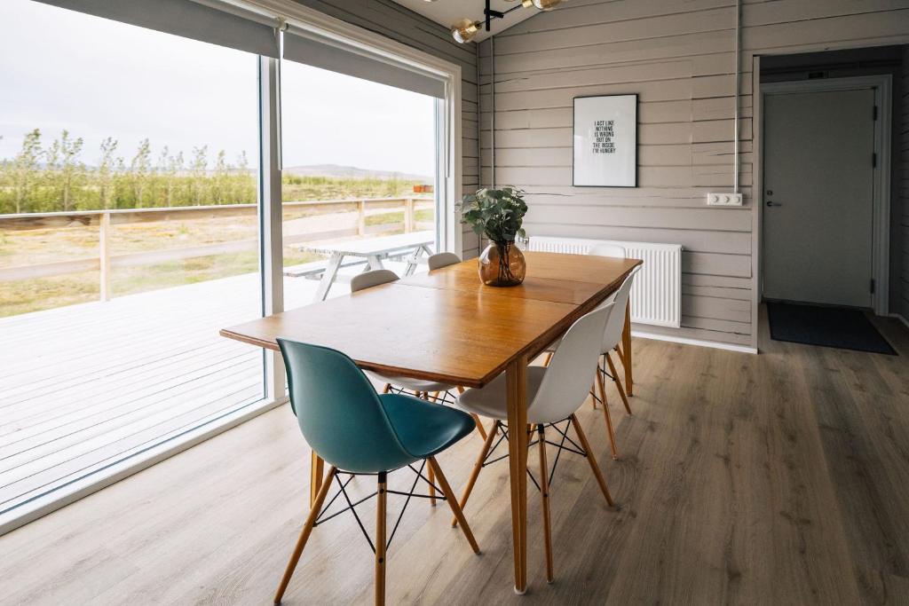 Fotografie z fotogalerie ubytování Stylish cottage with hot tub v destinaci Stóri-Ás
