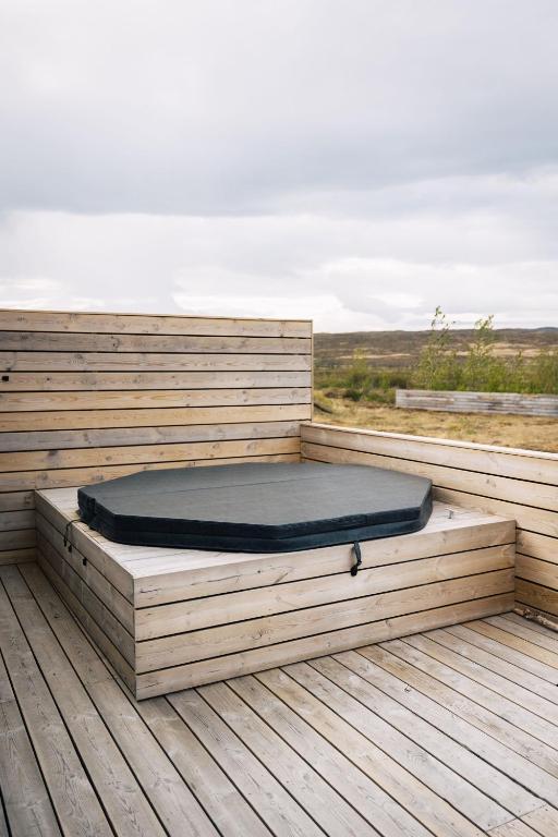 Fotografie z fotogalerie ubytování Stylish cottage with hot tub v destinaci Stóri-Ás