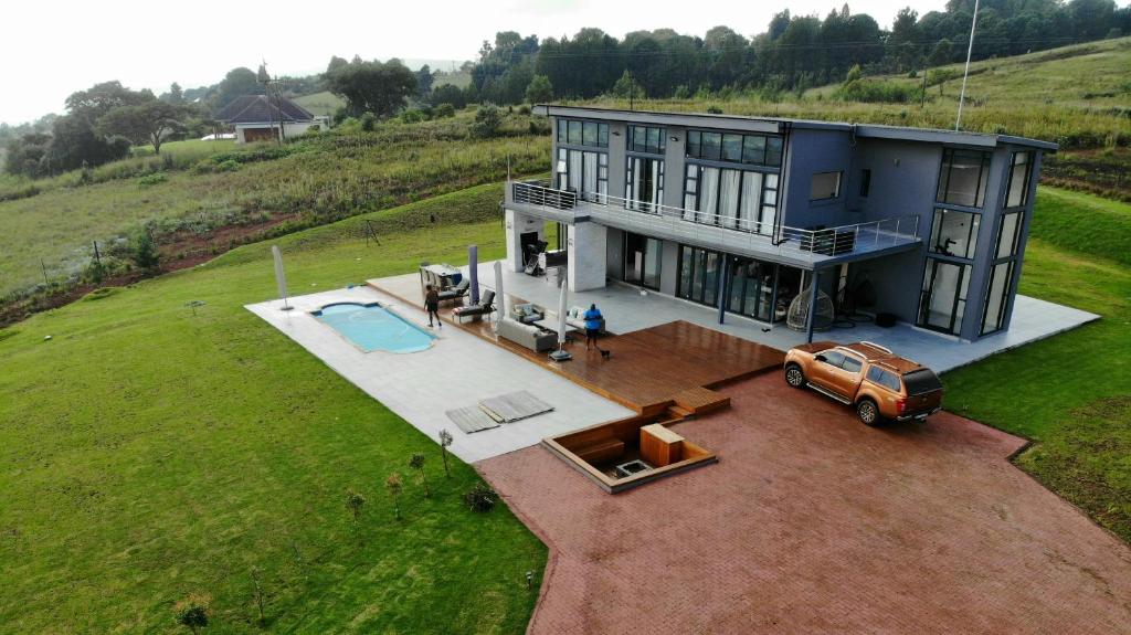 Πισίνα στο ή κοντά στο Champagne Manor