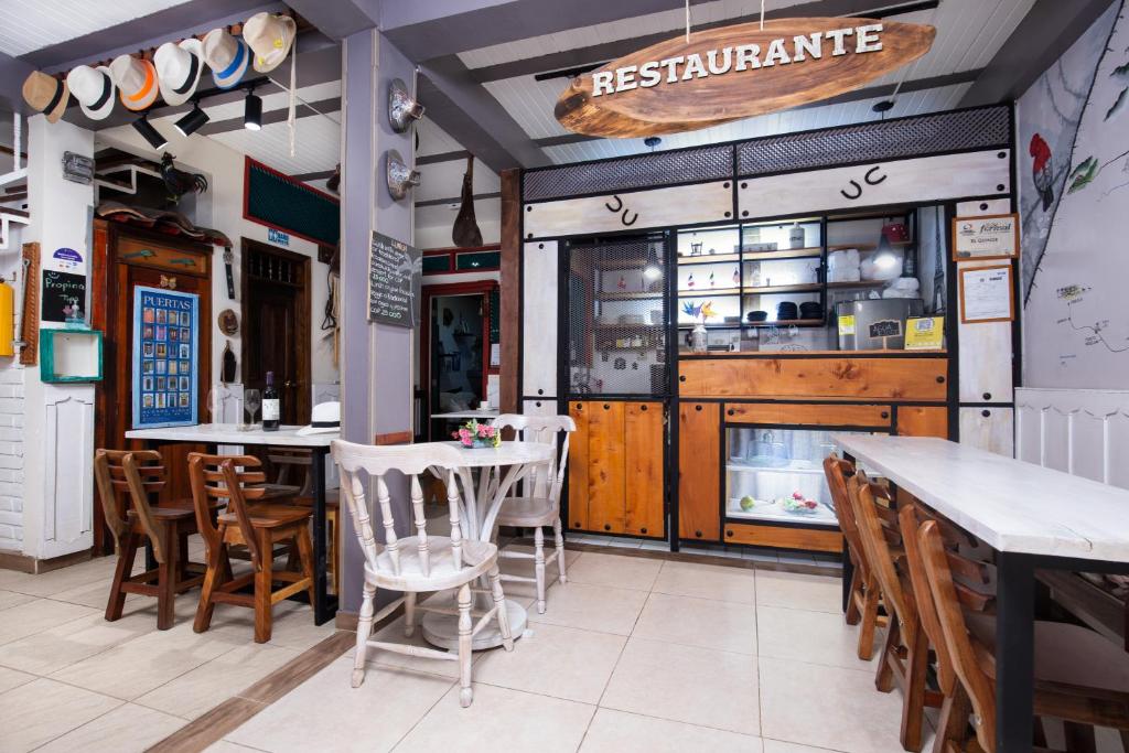Restaurace v ubytování Hostal El Quinde