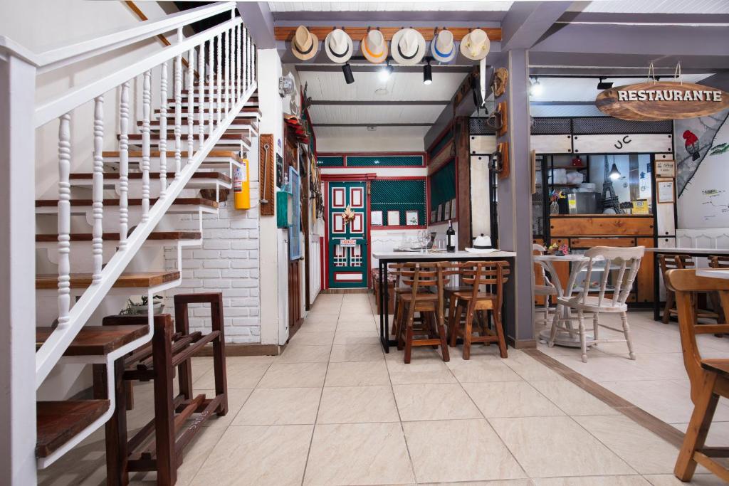 Restaurace v ubytování Hostal El Quinde