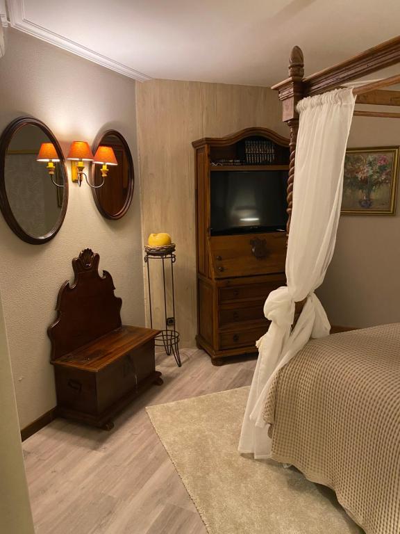 Uma cama ou camas num quarto em Hotel Lusitano