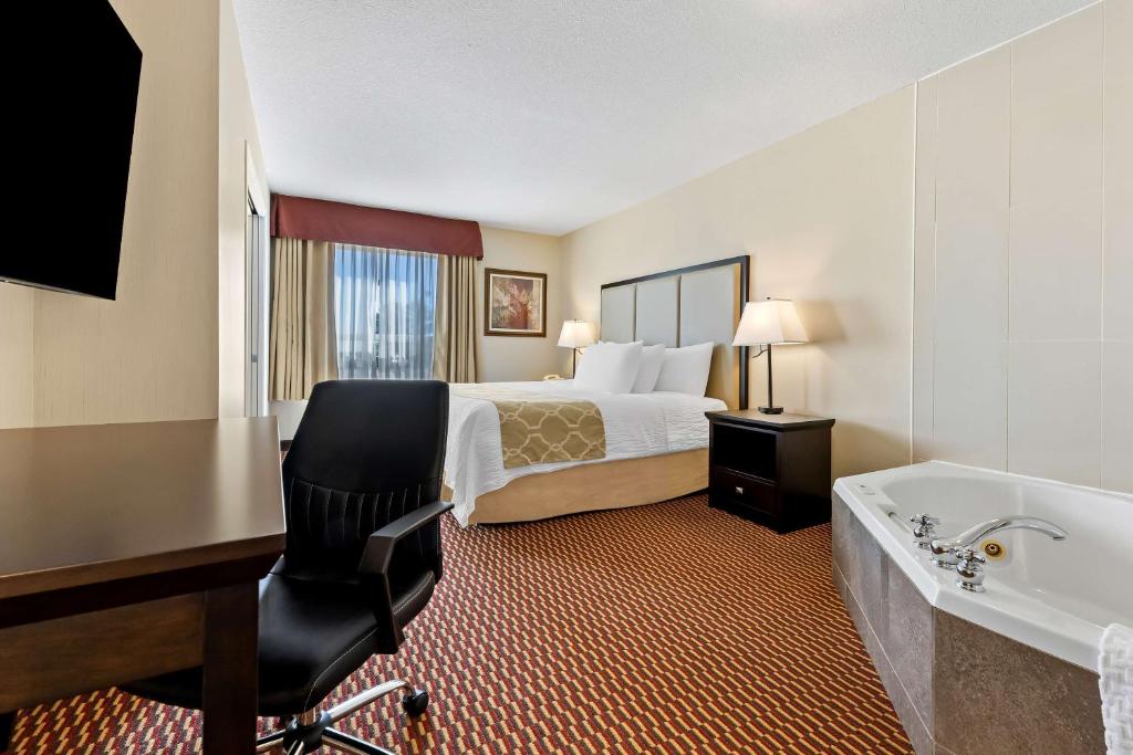 Postel nebo postele na pokoji v ubytování Best Western of Olds