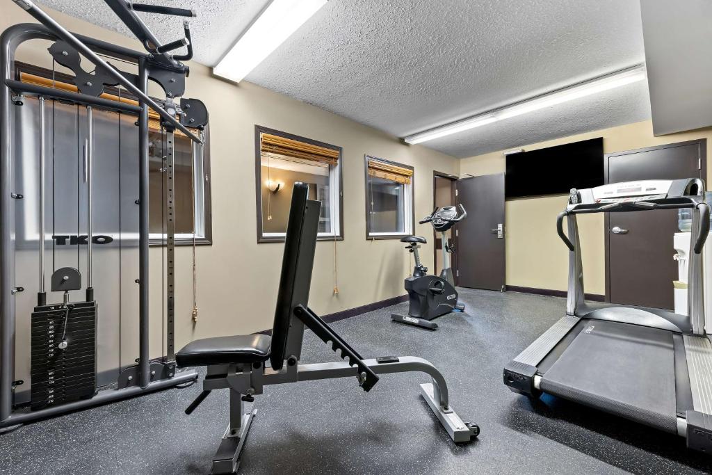 Fitness centrum a/nebo fitness zařízení v ubytování Best Western of Olds