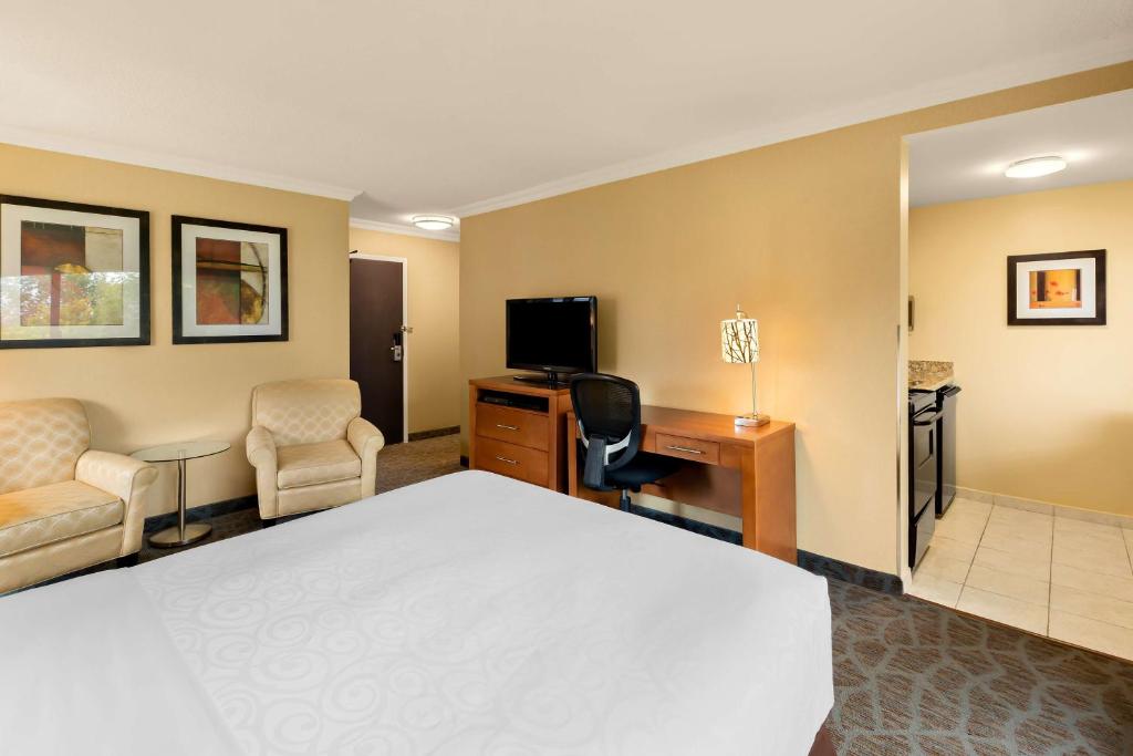 Best Western PLUS Inner Harbour Hotel - Resim 13