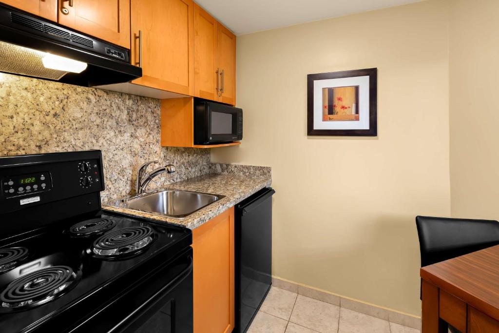 Best Western PLUS Inner Harbour Hotel - Resim 14