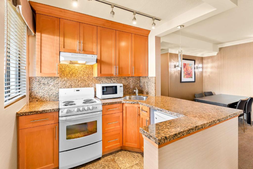 Best Western PLUS Inner Harbour Hotel - Resim 36