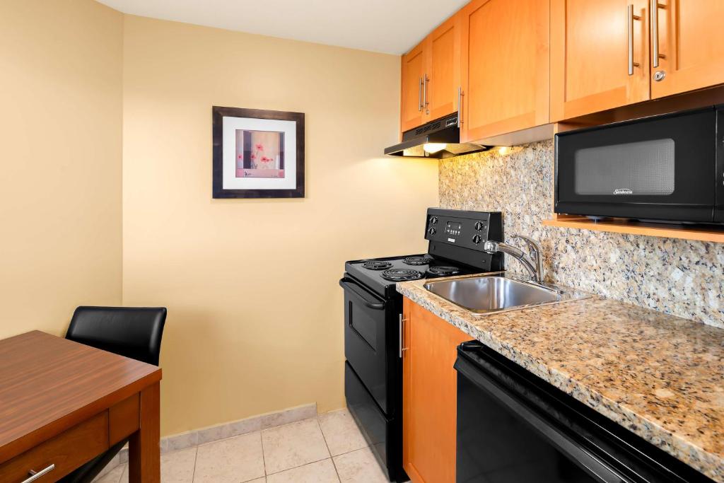 Best Western PLUS Inner Harbour Hotel - Resim 41