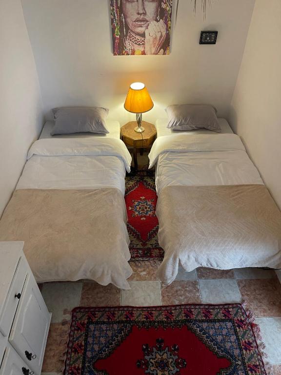 Postel nebo postele na pokoji v ubytování Nizar Surf Morocco