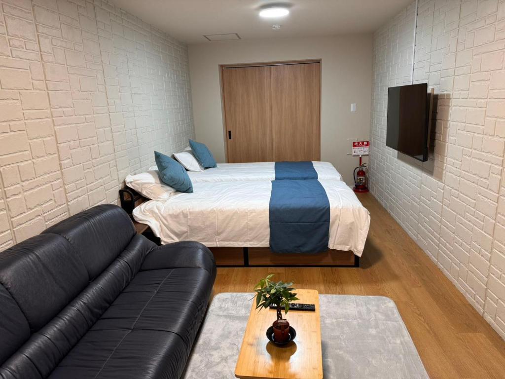 Postel nebo postele na pokoji v ubytování Comfy House Namba