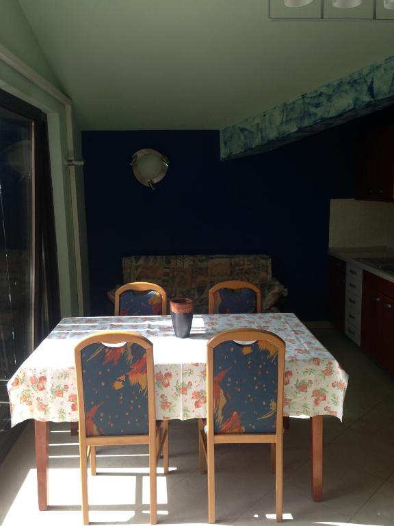 Ein Sitzbereich in der Unterkunft Apartments Villa Kristina