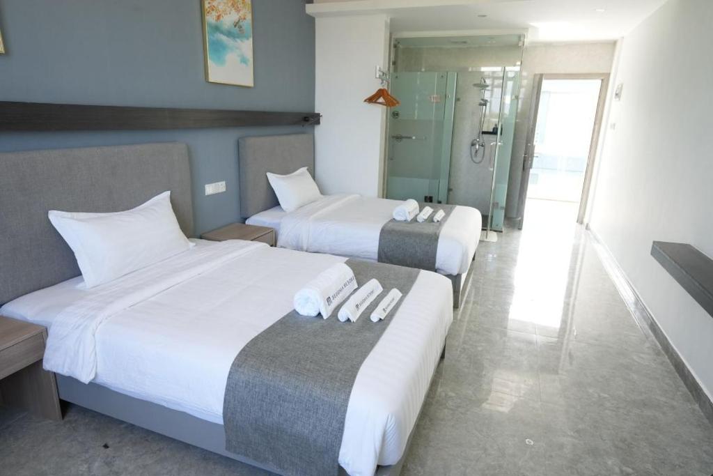 Postel nebo postele na pokoji v ubytování Bohol Panglao Begonia Resort