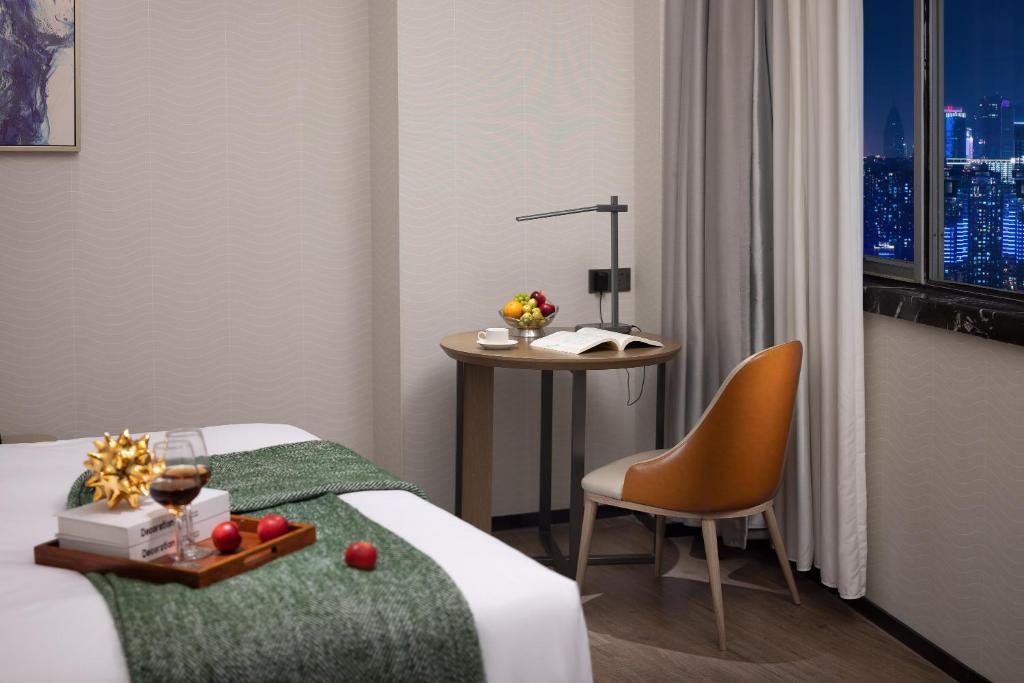 Anya Hotel -Next to Jiefang West Bar Street 2 minutes to the subway station free coffee free laundry free gym, huge windows - Business Tweepersoonskamer Met Gymtoegang