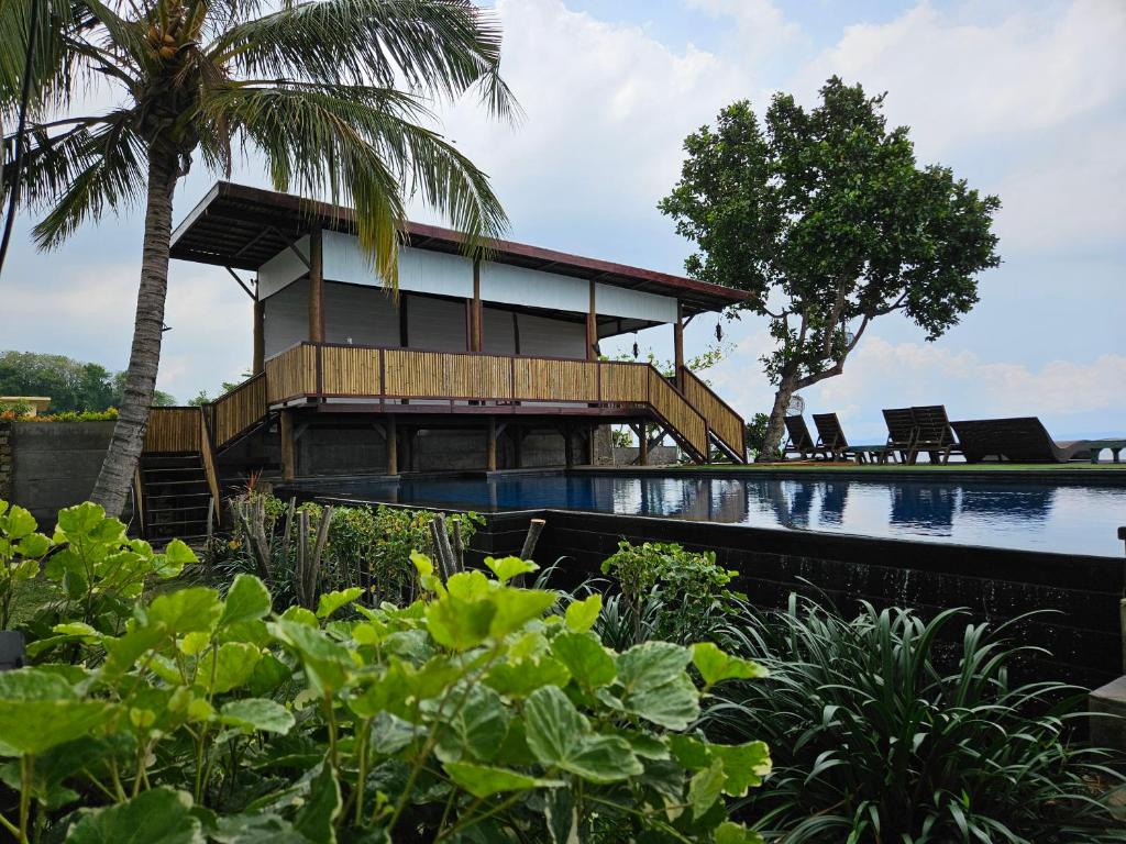 Bazén v ubytování Sunsethouse Lombok nebo v jeho okolí