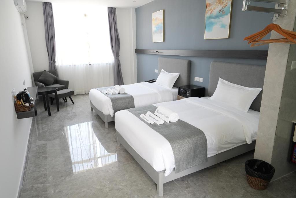 Postel nebo postele na pokoji v ubytování Bohol Panglao Begonia Resort