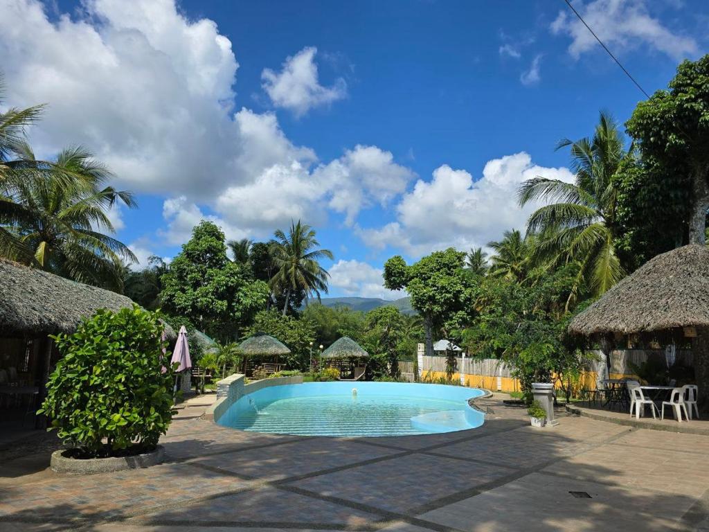 Bazén v ubytování Lolo Eyong's Farm Retreat and Resort nebo v jeho okolí