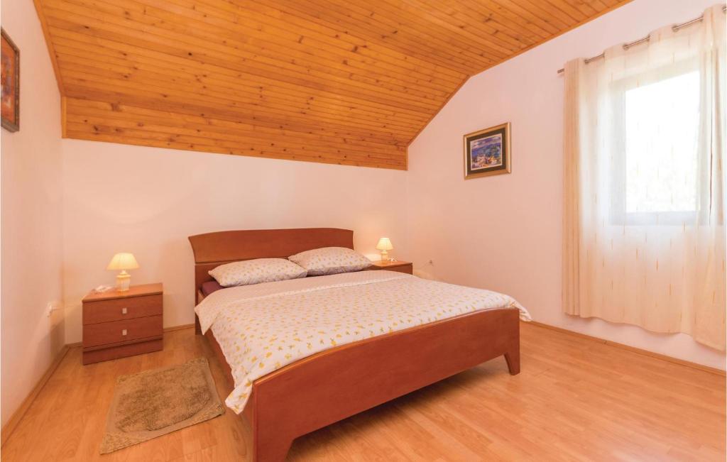 Posteľ alebo postele v izbe v ubytovaní Four-Bedroom Holiday Home In Lisicic