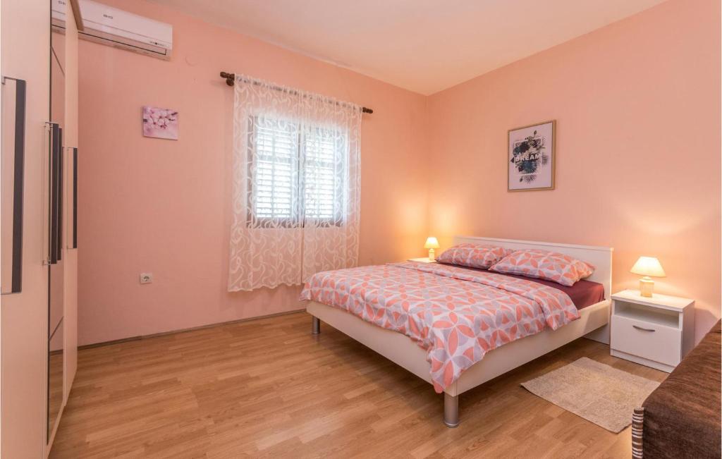 Posteľ alebo postele v izbe v ubytovaní Four-Bedroom Holiday Home In Lisicic
