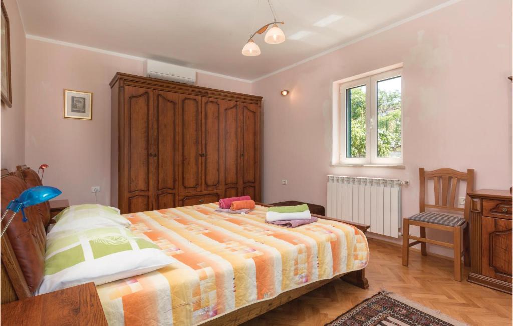 Posteľ alebo postele v izbe v ubytovaní Beautiful Home In Liznjan With Sauna