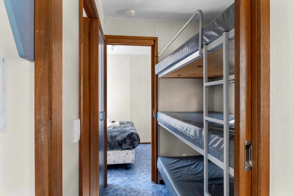 Postel nebo postele na pokoji v ubytování Beach Haven San Remo