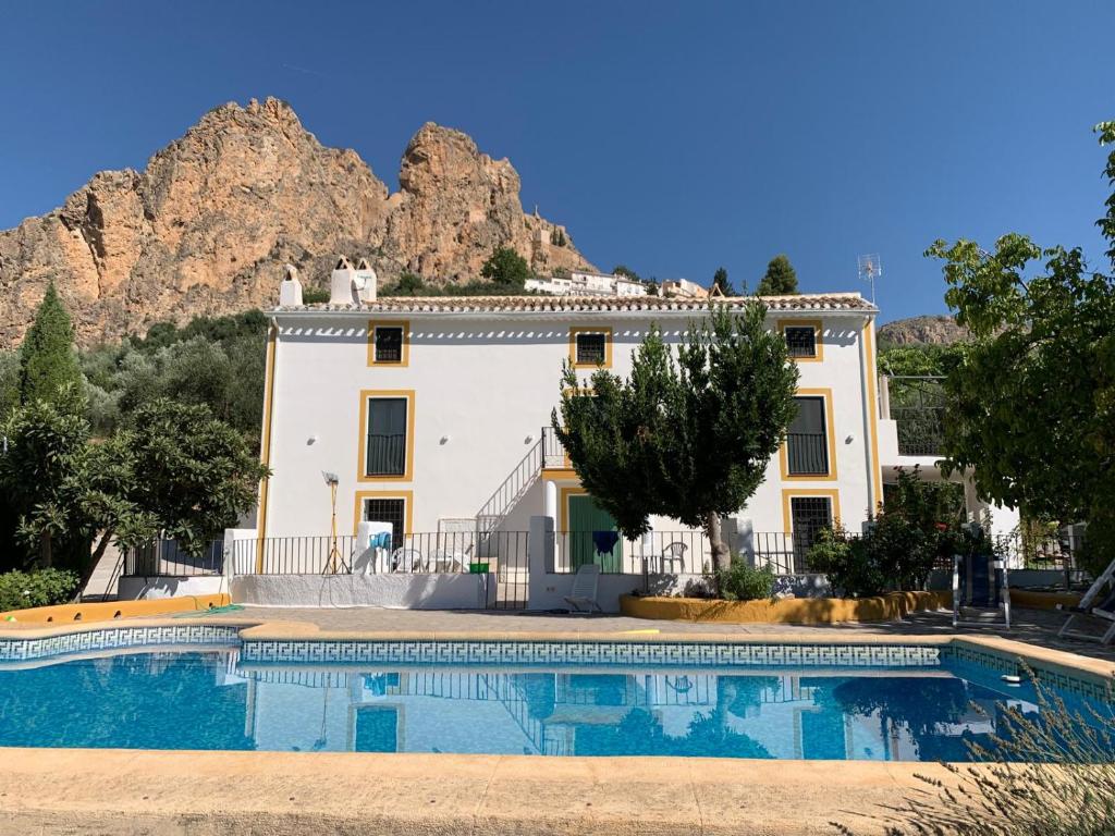 Piscina de la sau aproape de Casa rural en Castril - HUERTA MARTIN - Escapada con Piscina en Sierra de Castril -