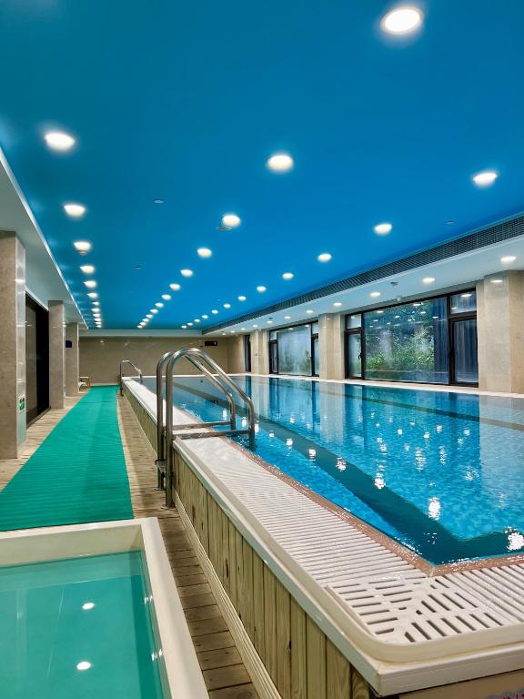 Bazén v ubytování Shushe Hotel Shanghai nebo v jeho okolí