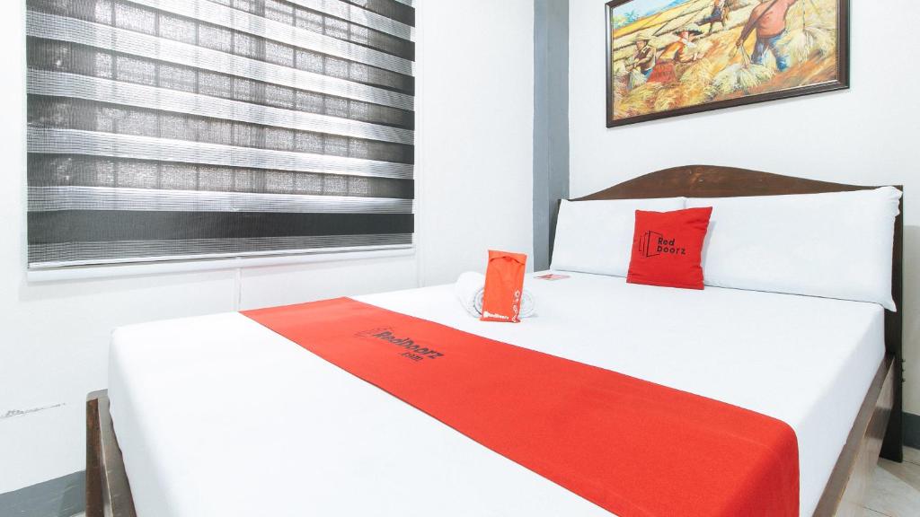 Postel nebo postele na pokoji v ubytování RedDoorz at A&F C5 Pinagsama Taguig