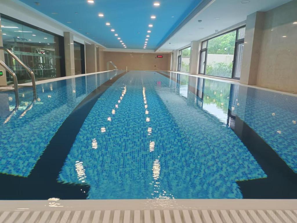 Bazén v ubytování Shushe Hotel Shanghai nebo v jeho okolí