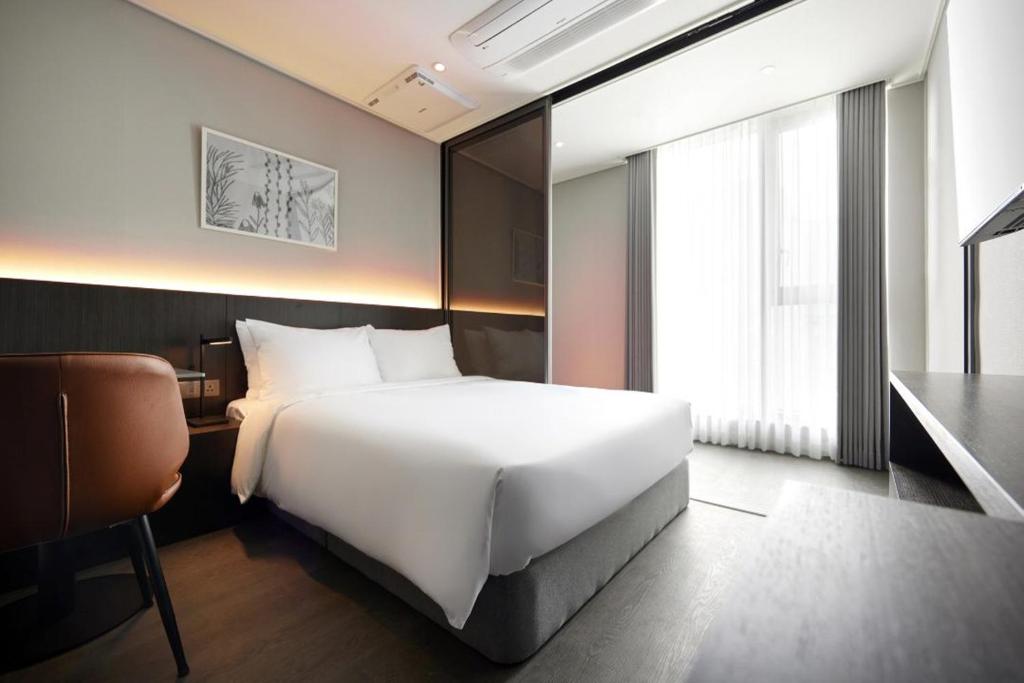 Postel nebo postele na pokoji v ubytování Homes Stay Myeongdong