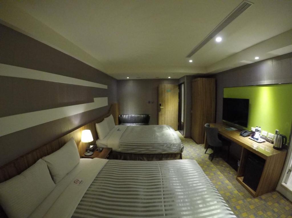 Postel nebo postele na pokoji v ubytování Ximen Hotel B