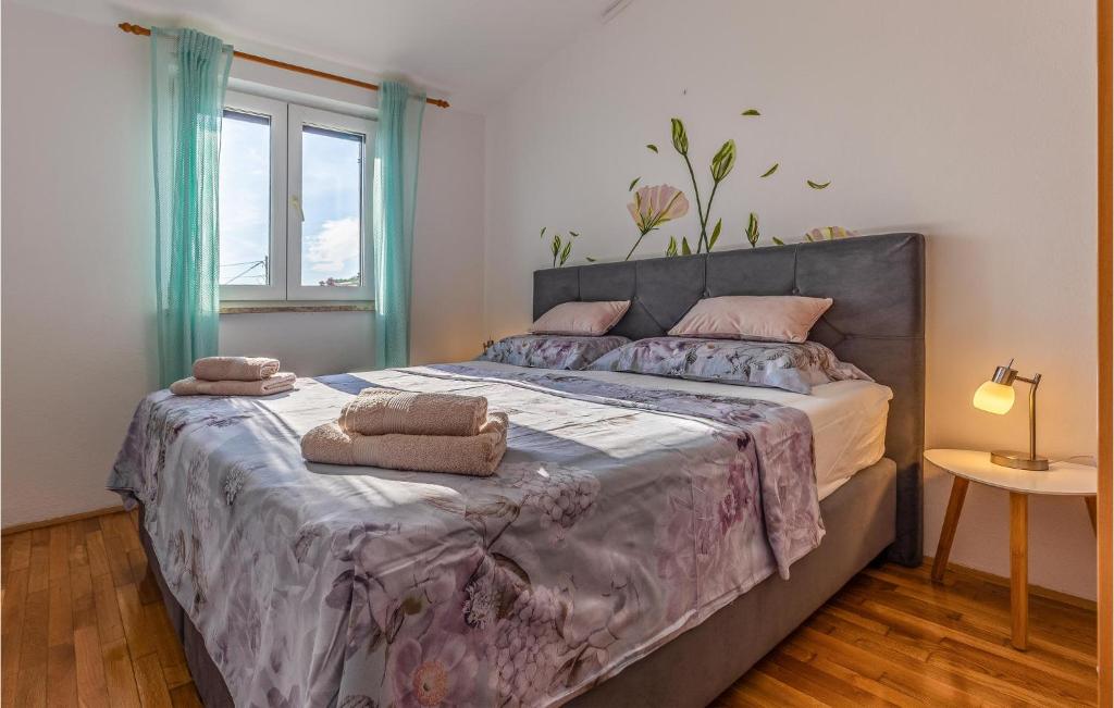 Postel nebo postele na pokoji v ubytování Apartment Banjole With Sea View 201