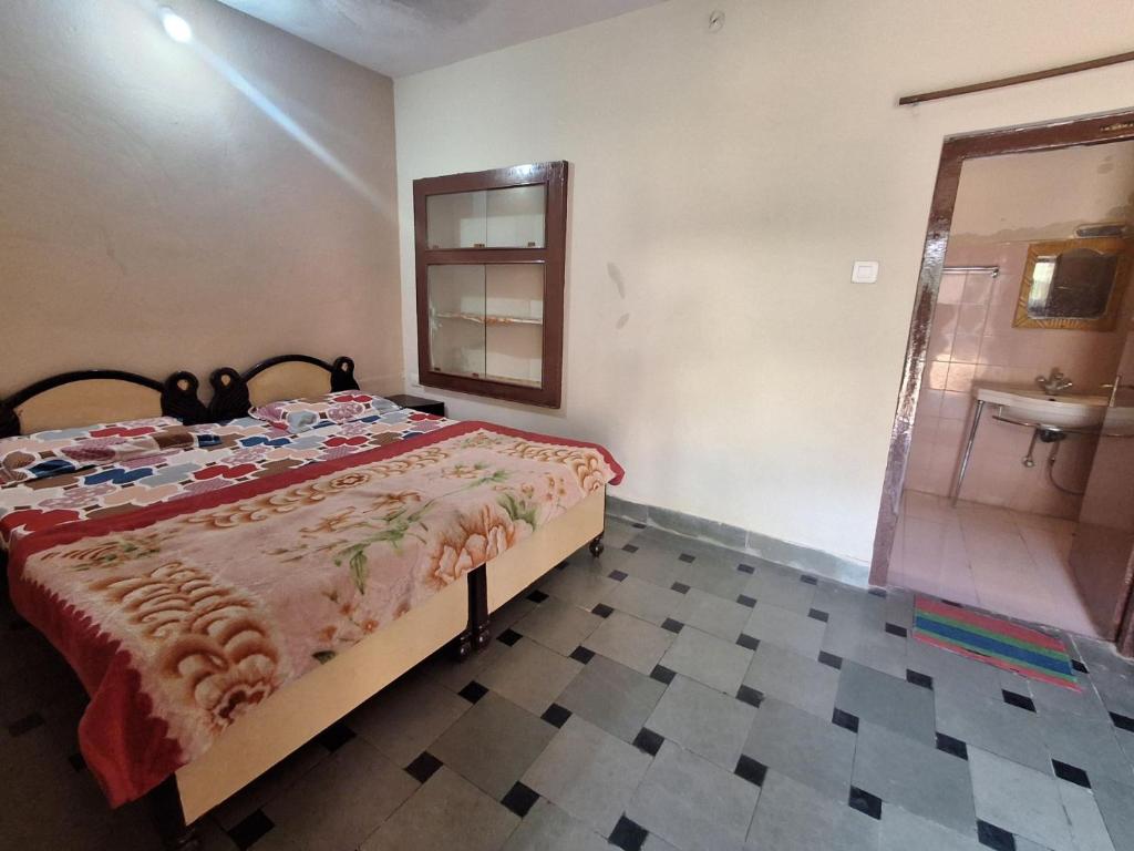 Postel nebo postele na pokoji v ubytování Hotel Om Pushkar