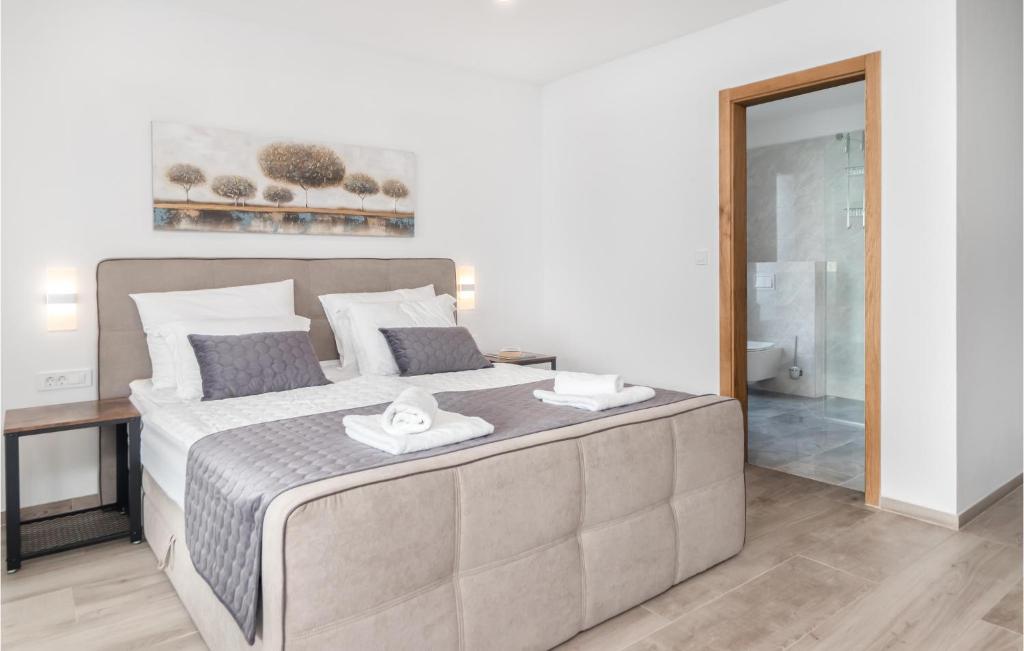 Posteľ alebo postele v izbe v ubytovaní Cozy Home In Crikvenica With Sauna