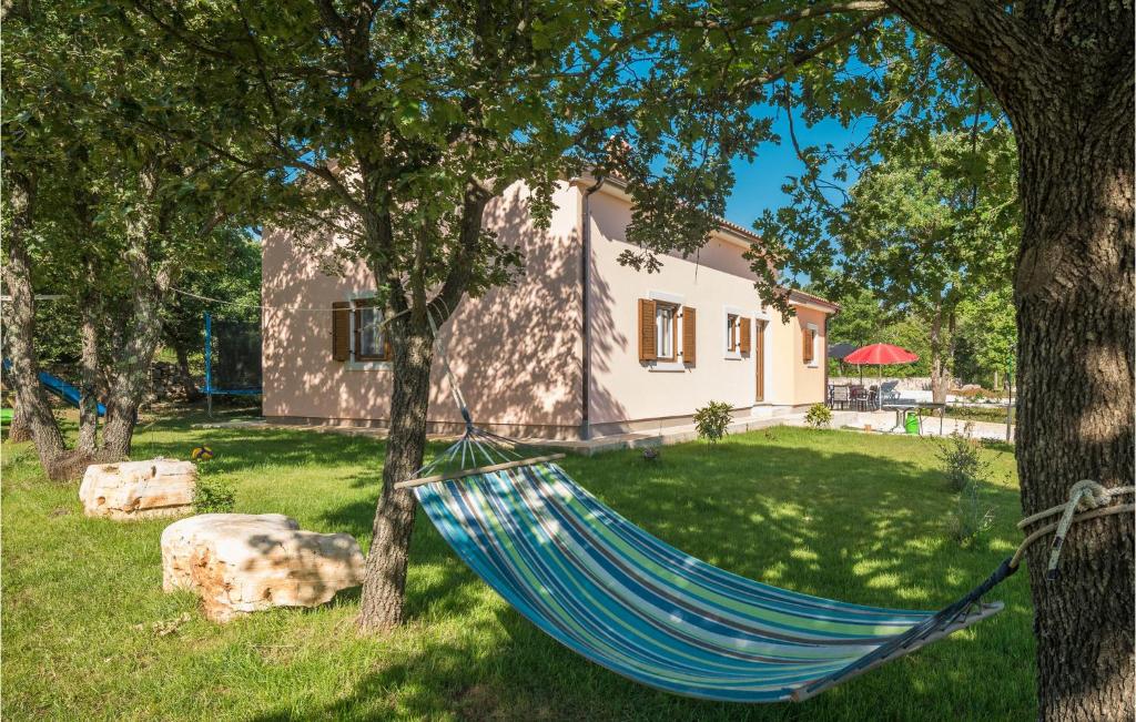 Ogród w obiekcie Lovely Home In Rovinj