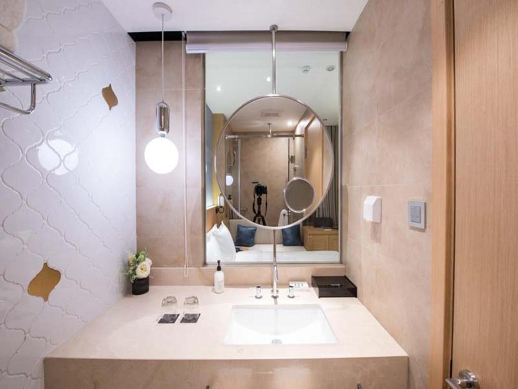 Koupelna v ubytování 桔子水晶北京王府井大街酒店