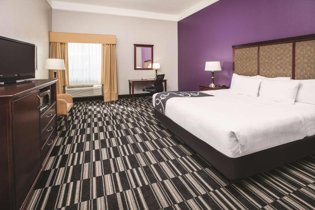 Gallery image of Baymont by Wyndham Dallas South-DeSoto in DeSoto