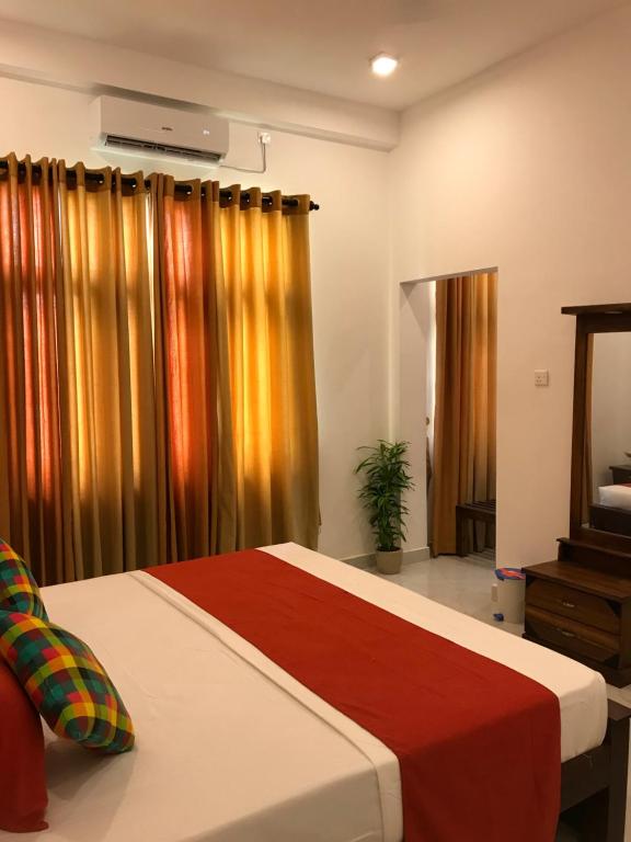 Sri White Villa Airport Boutique Hotel - 16