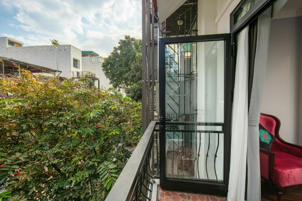 Serene Central Hotel - 3