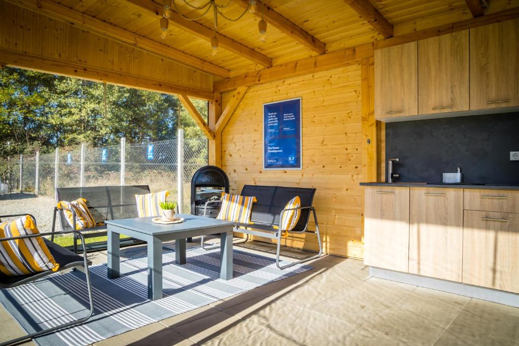 Posezení v ubytování Tiny Houses Transfagarasan