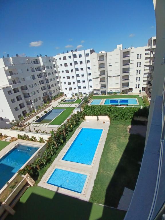 Bazén v ubytování Super loft B51 nebo v jeho okolí