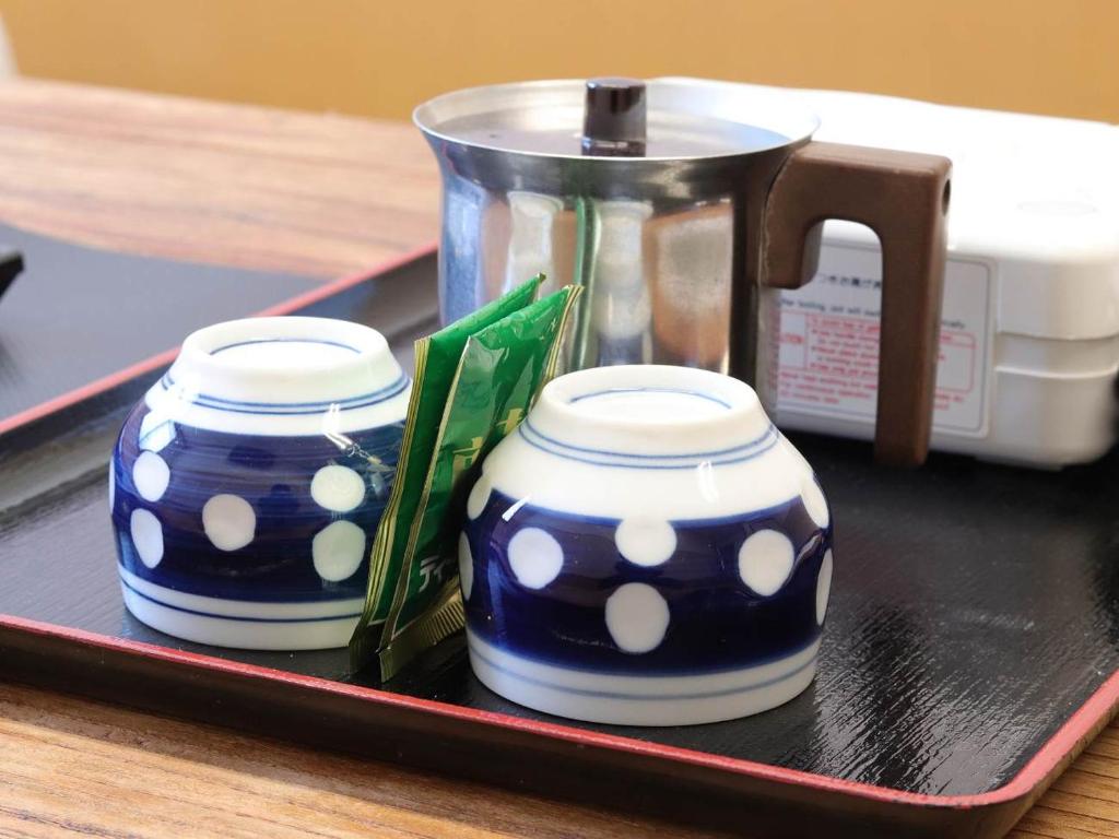 Příslušenství pro přípravu čaje a kávy v ubytování Ryokan Wakamizu