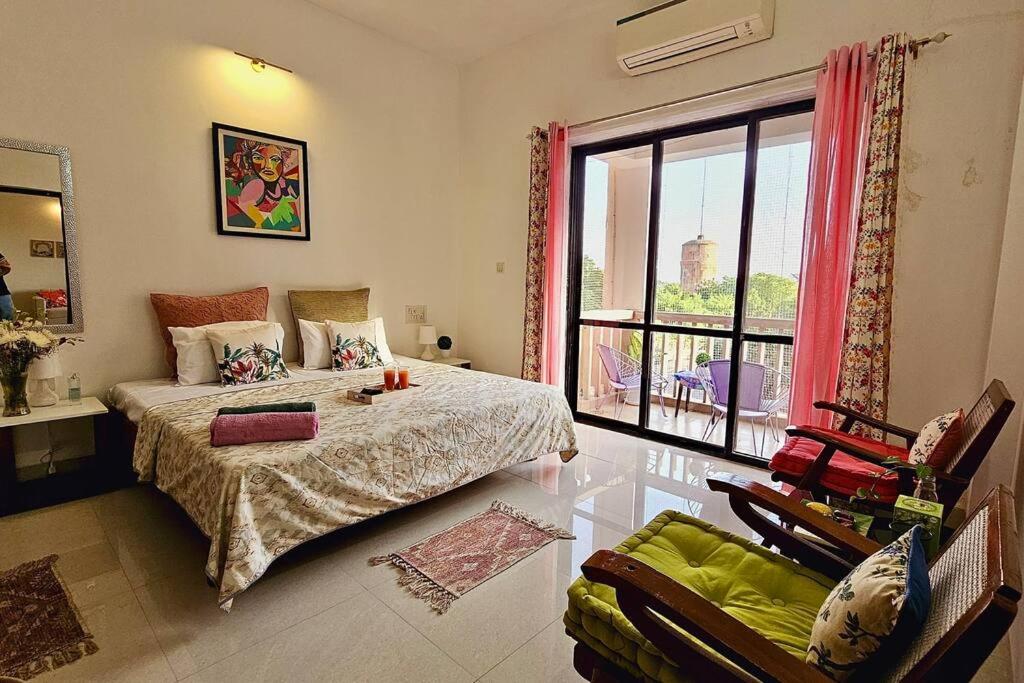 En eller flere senge i et værelse på Welcome to your Royal address Umaid Heritage !