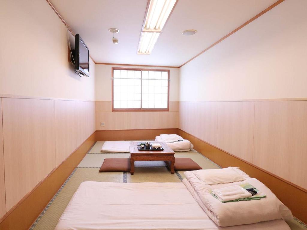 Postel nebo postele na pokoji v ubytování Ryokan Wakamizu