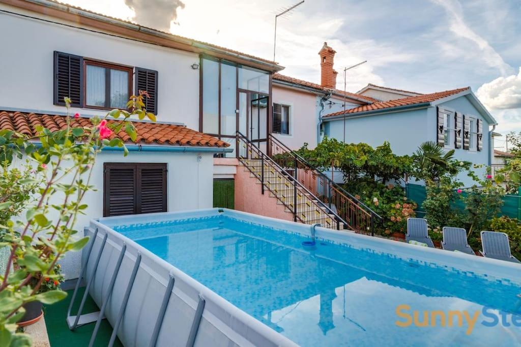 Bassein majutusasutuses Apartment with a private POOL või selle lähedal