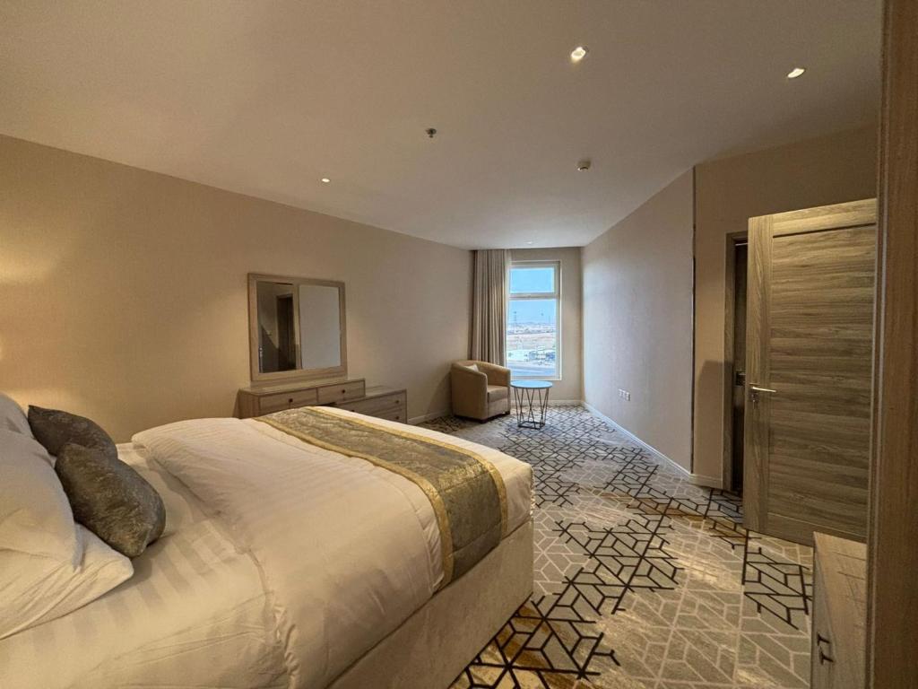 Postel nebo postele na pokoji v ubytování Grand Line Hotel