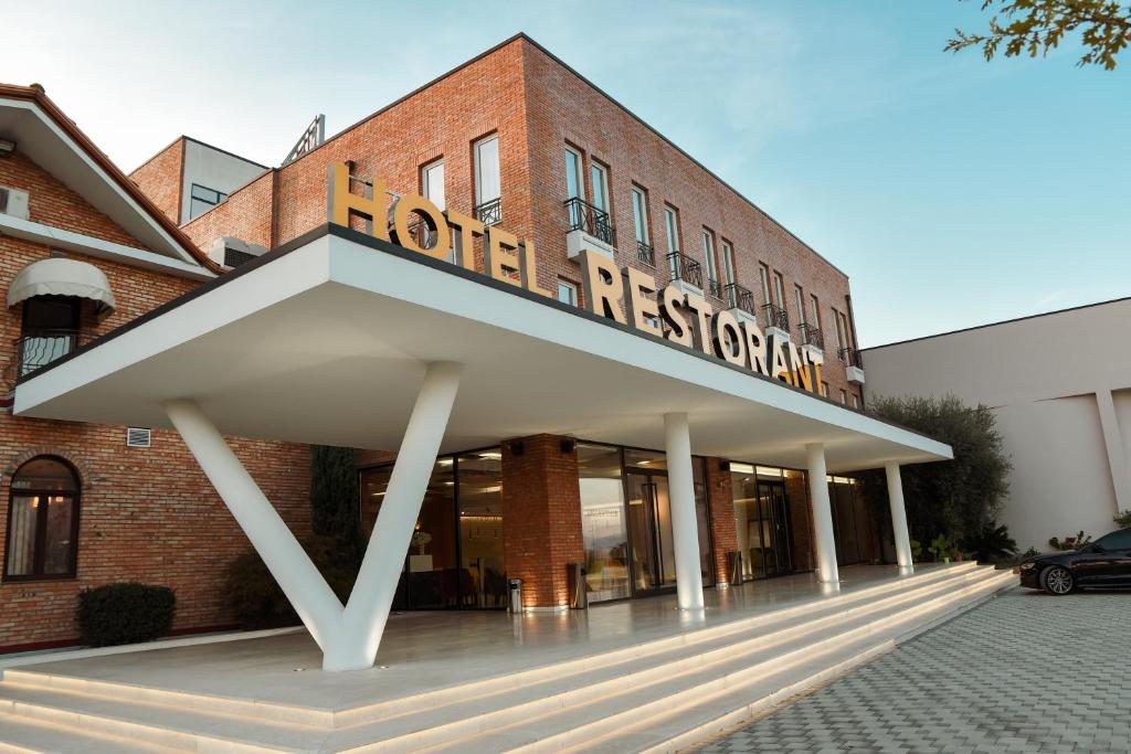 Budova, kde se hotel nachází