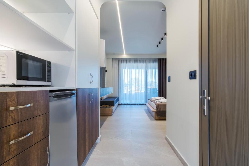 Postel nebo postele na pokoji v ubytování Aura Luxury Suites - Olympiada Seaside Getaways