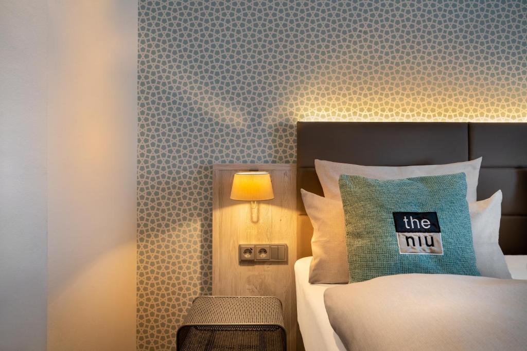 Postel nebo postele na pokoji v ubytování Hotel Hansestadt Lübeck