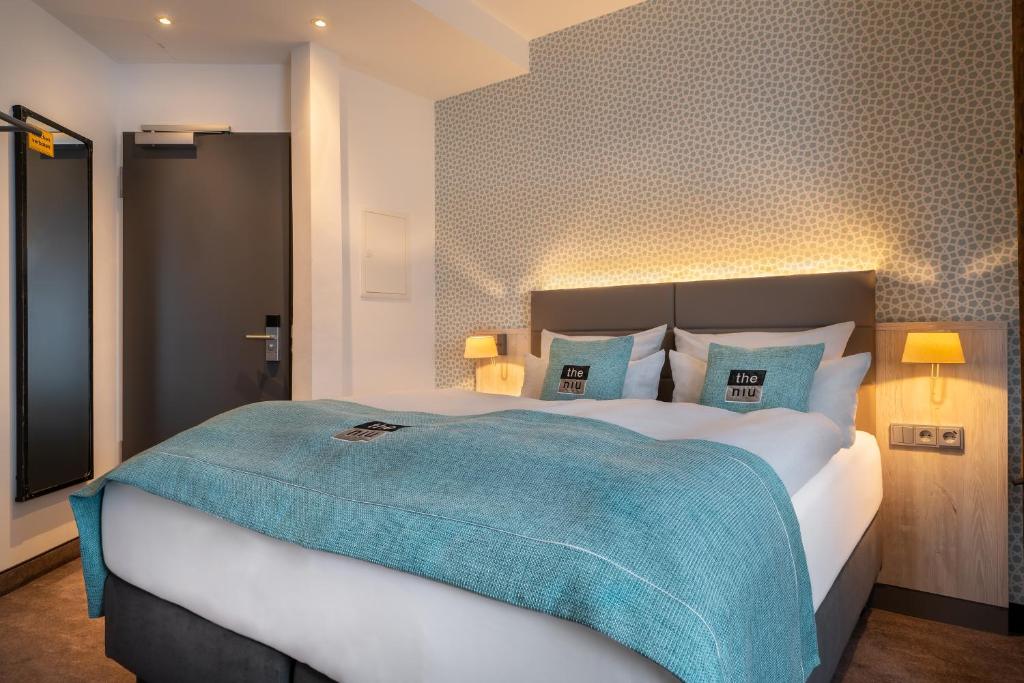 Postel nebo postele na pokoji v ubytování Hotel Hansestadt Lübeck
