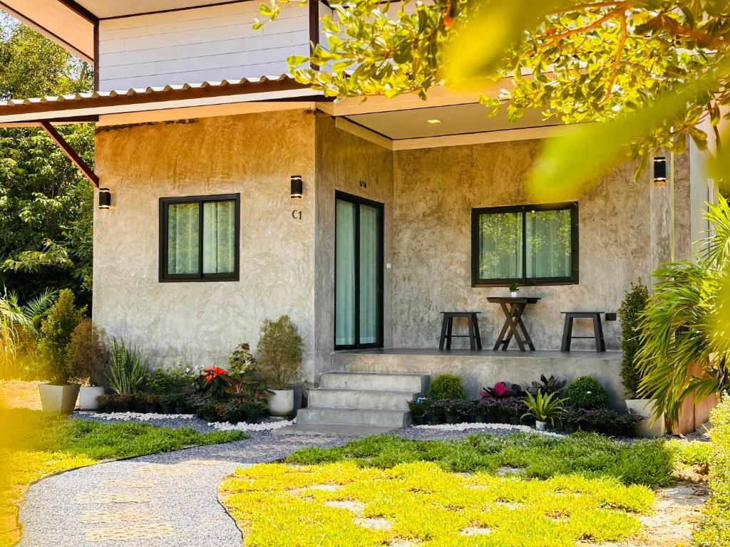 Lanta Queen Resort - 10